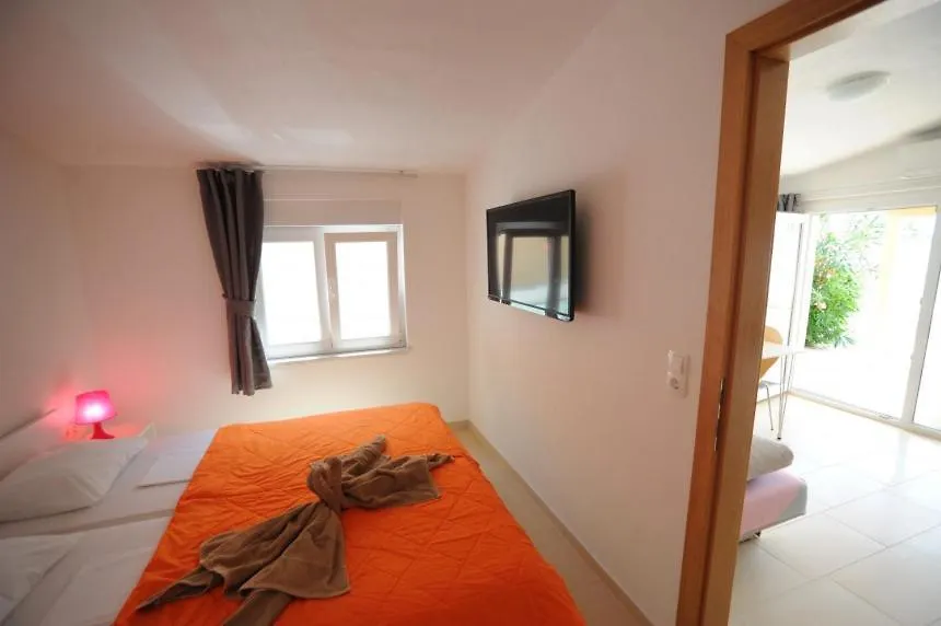 Graf-Apartments-Vir-Zadar 0*, Vir